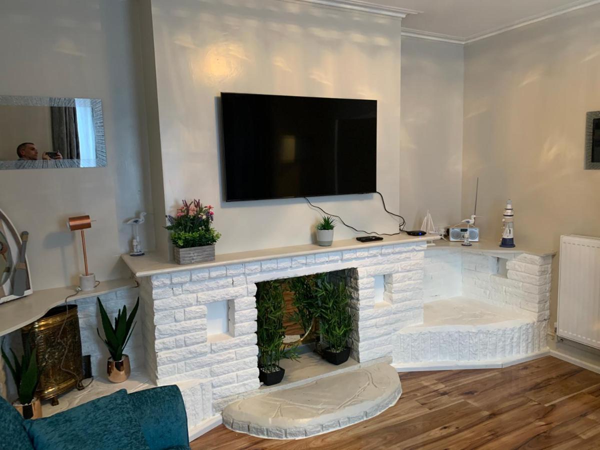Fantastic Villa Bournemouth - Spa, Parking, Garden Экстерьер фото
