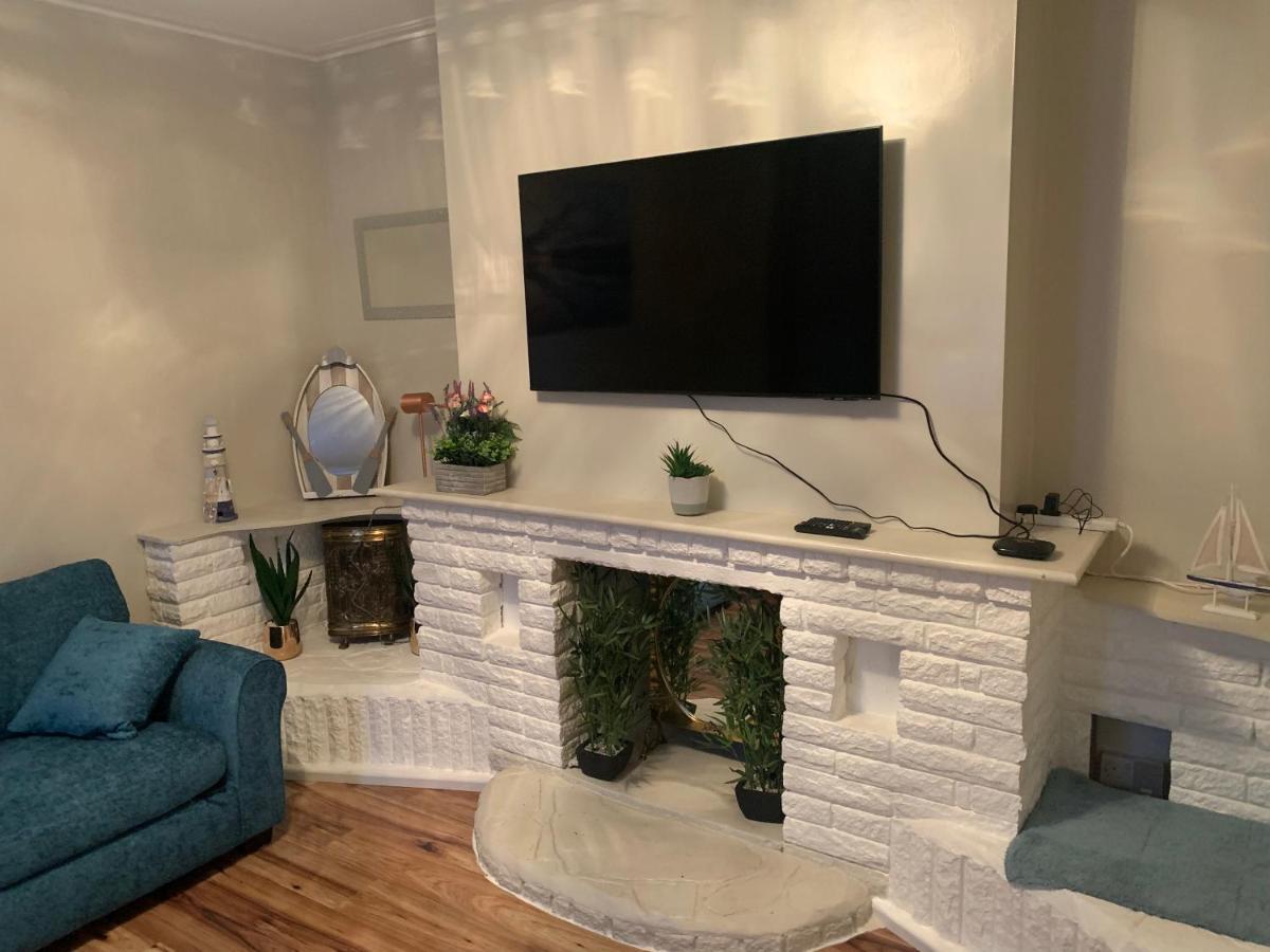 Fantastic Villa Bournemouth - Spa, Parking, Garden Экстерьер фото
