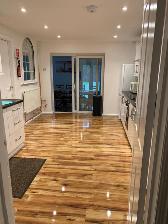 Fantastic Villa Bournemouth - Spa, Parking, Garden Экстерьер фото
